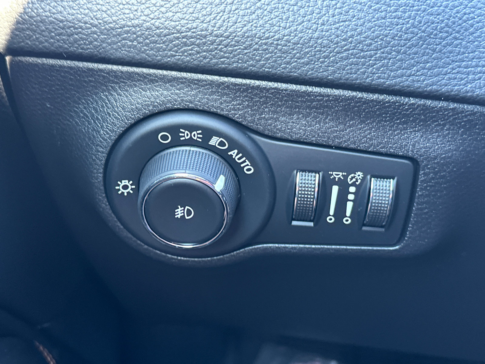Used 2019 Jeep Compass Limited FWD image 29