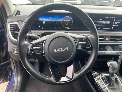 Used 2024 Kia Seltos EX FWD image 23