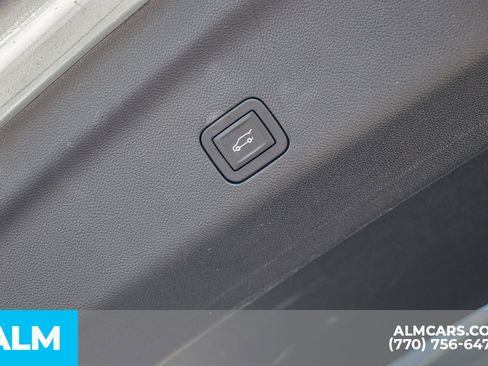 Used 2025 Chevrolet Suburban RST image 28