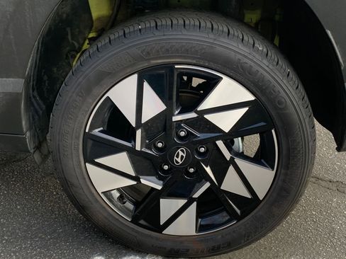 Used 2025 Hyundai Kona SEL image 30