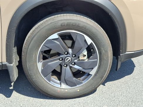Certified 2024 Nissan Rogue SV w/ SV Premium Package AWD/4WD image 8