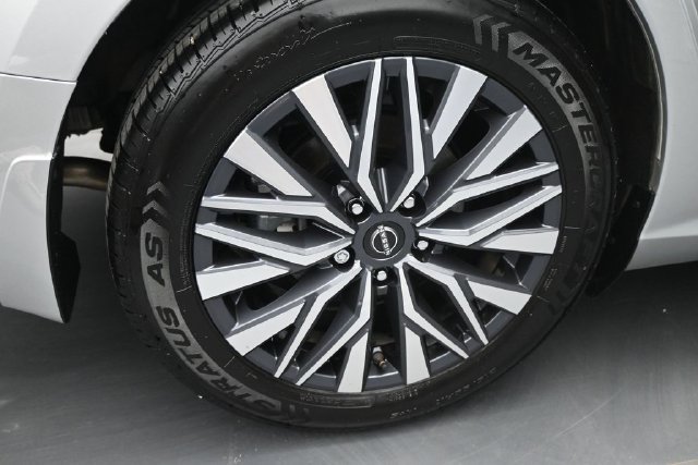 Used 2023 Nissan Altima 2.5 SV w/ SV Premium Package FWD image 17
