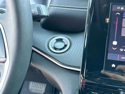 Used 2024 Jeep Grand Cherokee L Altitude image 29