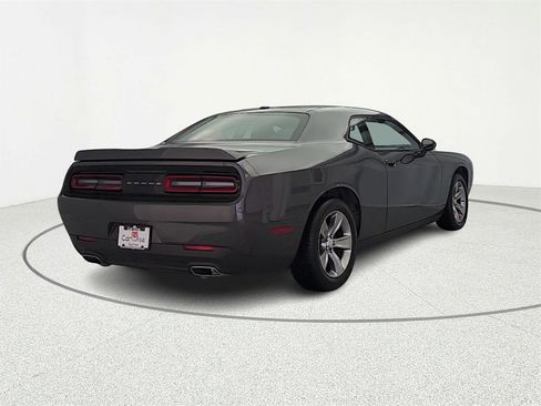 Used 2019 Dodge Challenger SXT image 7