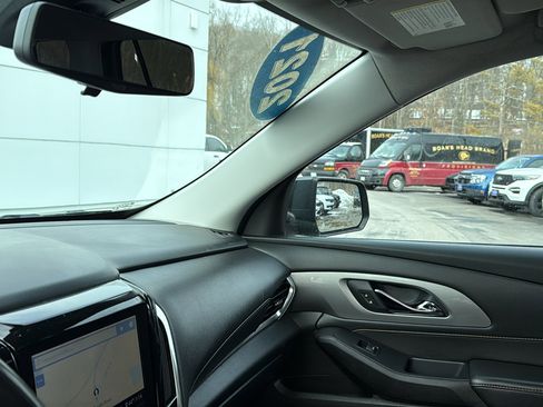 Used 2021 Chevrolet Traverse RS image 24