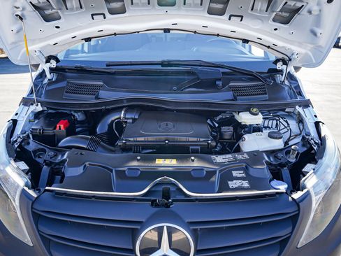Used 2023 Mercedes-Benz Metris image 12
