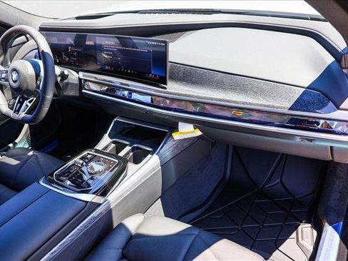 Used 2025 BMW 740i xDrive image 25
