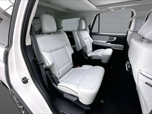 New 2025 Ford Expedition Platinum w/ Platinum Ultimate Package AWD/4WD image 10