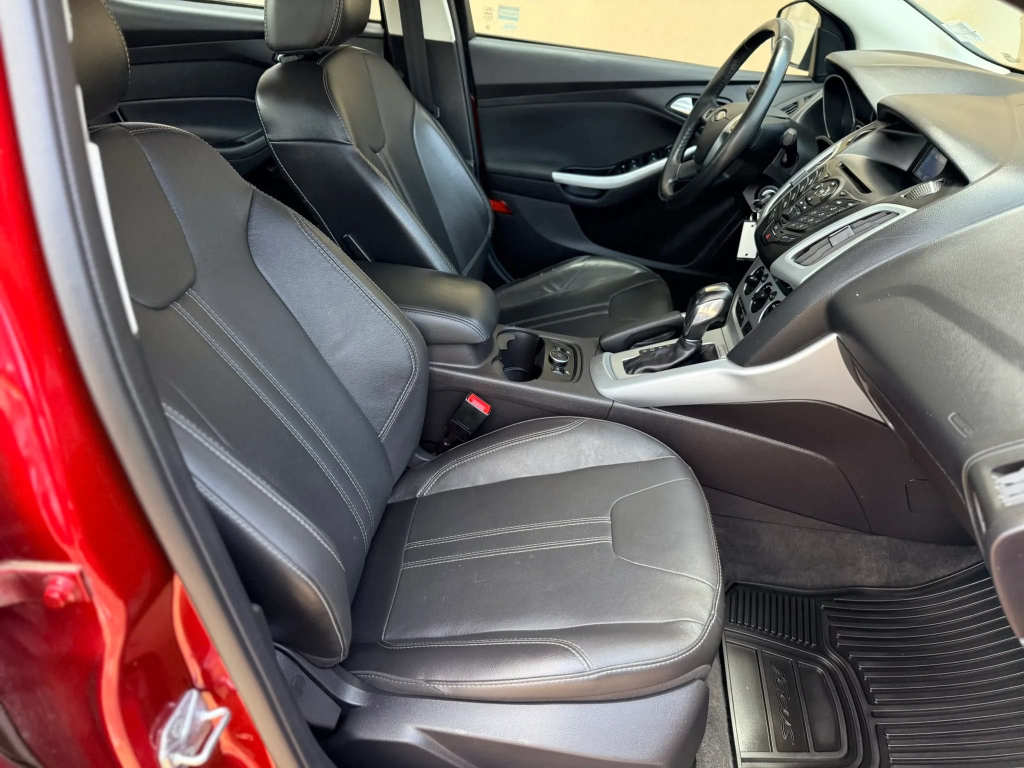 Used 2014 Ford Focus SE w/ Equipment Group 201A FWD image 21