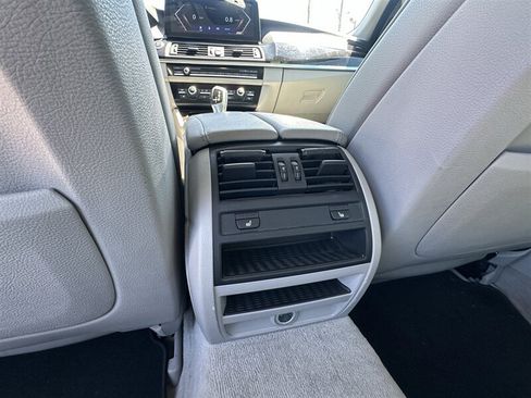 Used 2011 BMW 550i xDrive Sedan AWD/4WD image 49
