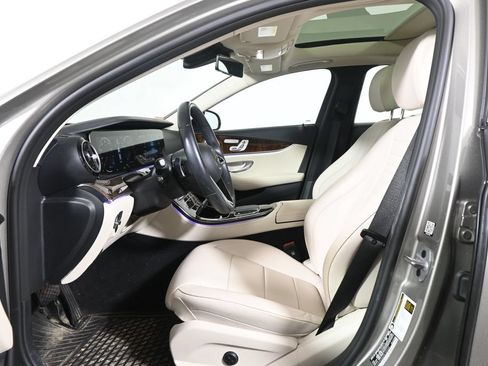 Used 2023 Mercedes-Benz E 450 4MATIC Sedan image 3