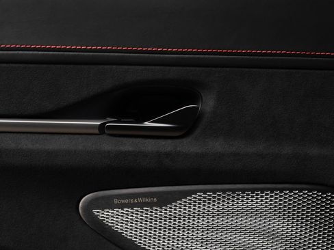 Used 2025 Aston Martin V8 Vantage Coupe image 34