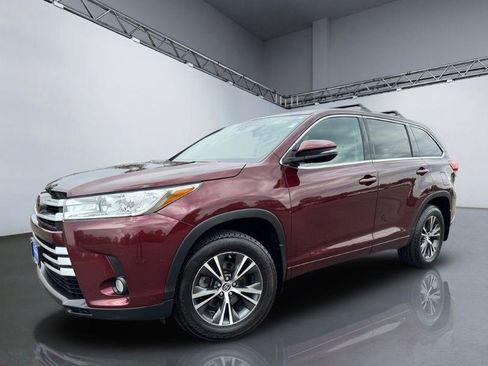 Used 2017 Toyota Highlander Plus AWD/4WD image 27