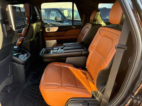 Used 2018 Lincoln Navigator Reserve w/ Technology Package image 22