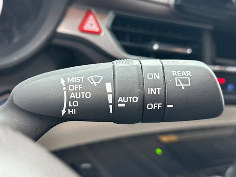 Used 2023 Toyota Sienna Platinum image 39