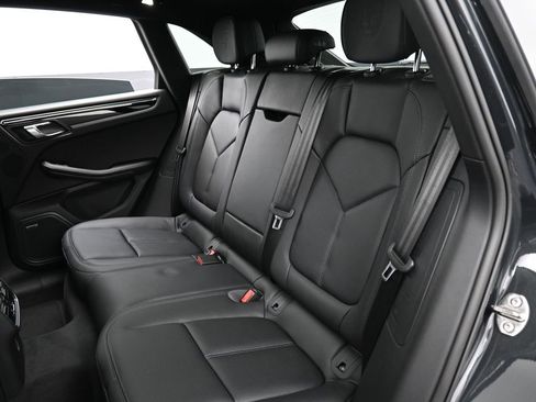 Certified 2025 Porsche Macan AWD/4WD image 24