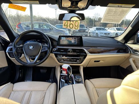 Used 2020 BMW 530e xDrive w/ Premium Package image 12