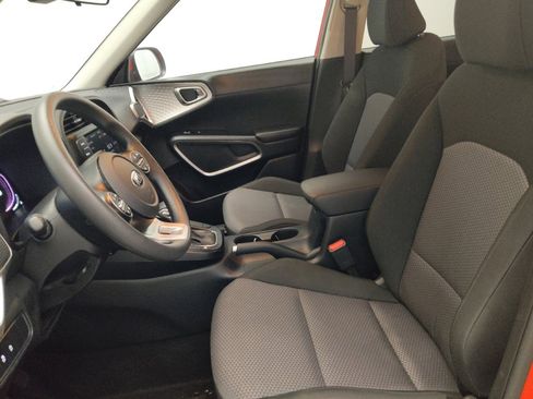 Used 2025 Kia Soul LX image 17