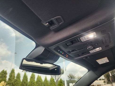 Used 2024 GMC Yukon XL Denali image 40