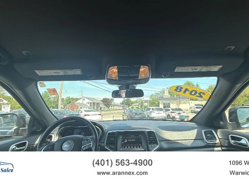 Used 2018 Jeep Grand Cherokee Laredo AWD/4WD image 23