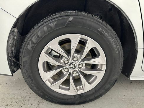 Used 2025 Toyota Sienna XLE image 71