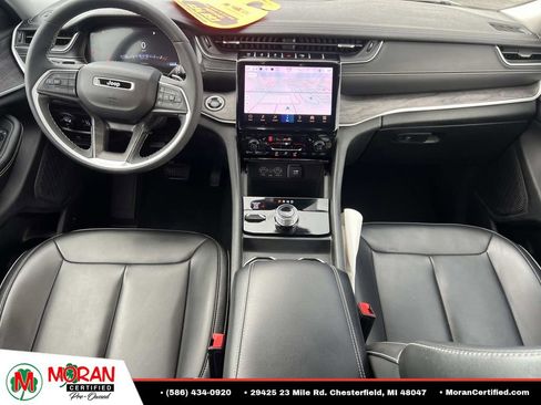 Used 2024 Jeep Grand Cherokee Limited w/ Black Appearance Package AWD/4WD image 13