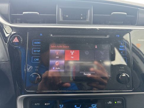 Used 2017 Toyota Corolla SE FWD image 15