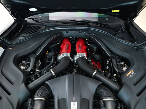 Used 2025 Ferrari Roma Spider RWD image 39