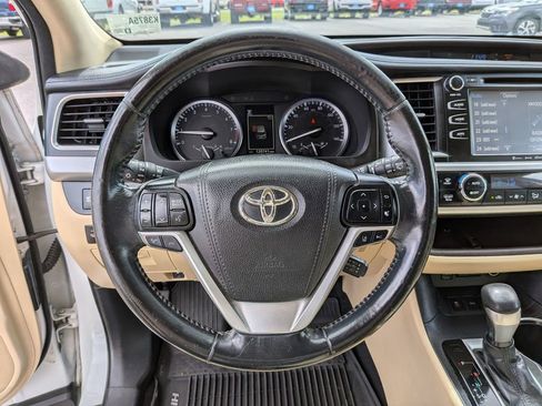 Used 2017 Toyota Highlander XLE image 31