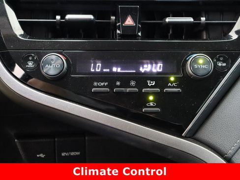 Used 2024 Toyota Camry SE image 19