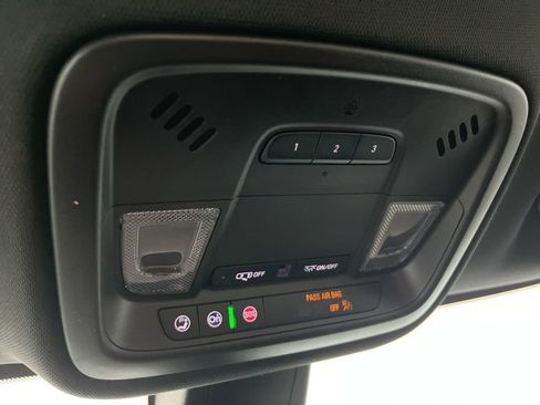 Used 2023 Chevrolet Traverse LT AWD/4WD image 13
