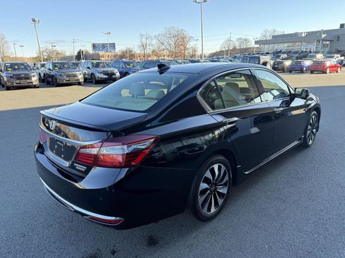 Used 2017 Honda Accord Touring image 5