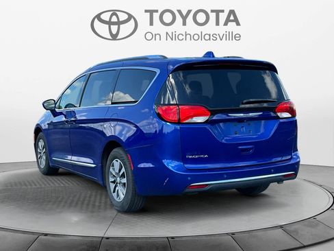 Used 2019 Chrysler Pacifica Touring-L Plus FWD image 3