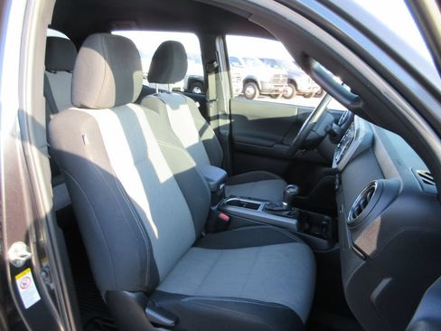 Used 2020 Toyota Tacoma TRD Sport AWD/4WD image 22