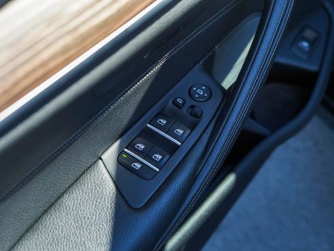 Used 2019 BMW 540i xDrive w/ Convenience Package image 10