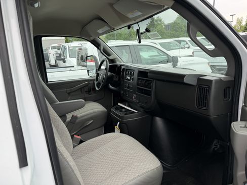 New 2026 Chevrolet Express 4500 w/ Power Convenience Package RWD image 22