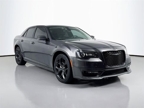 Used 2023 Chrysler 300 Touring L image 3