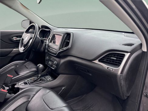 Used 2019 Jeep Cherokee Latitude Plus FWD image 22