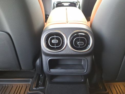 Used 2026 Mercedes-Benz GLC 300 4MATIC image 27