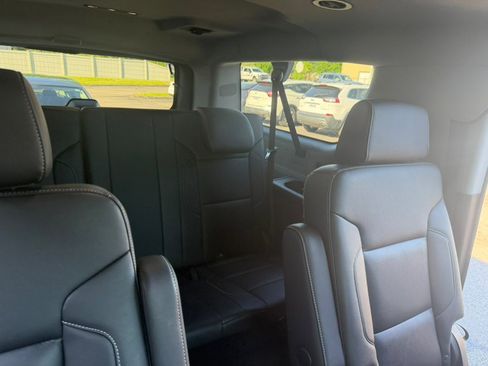 Used 2020 Chevrolet Suburban LT w/ Luxury Package AWD/4WD image 27