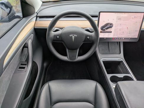 Used 2024 Tesla Model Y Long Range AWD/4WD image 14