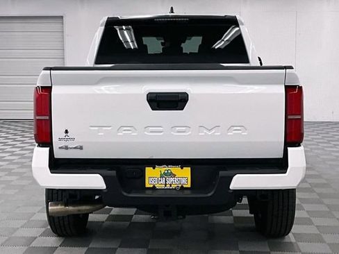Used 2025 Toyota Tacoma SR5 AWD/4WD image 5