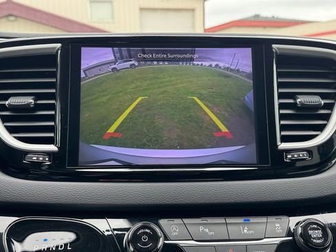 Used 2024 Chrysler Pacifica Touring-L FWD image 22
