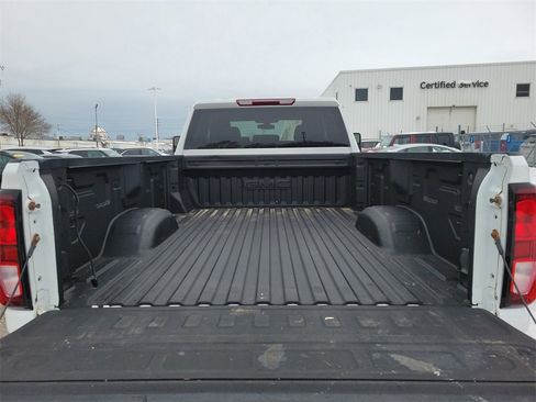 Used 2022 GMC Sierra 2500 Pro w/ Convenience Package image 9