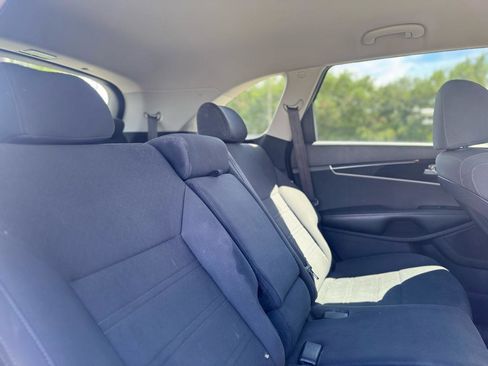 Used 2019 Kia Sorento L FWD image 53