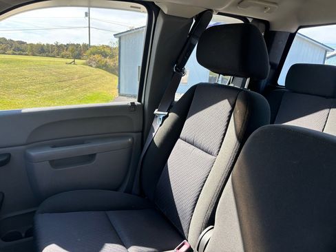 Used 2011 Chevrolet Silverado 2500 W/T w/ Snow Plow Prep Package image 32