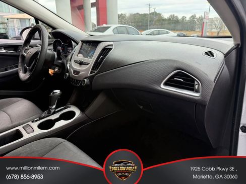 Used 2018 Chevrolet Cruze LS FWD image 19