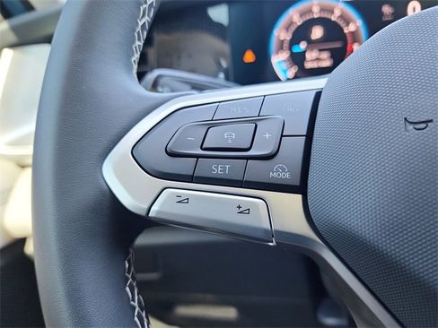 New 2025 Volkswagen Tiguan SE image 24