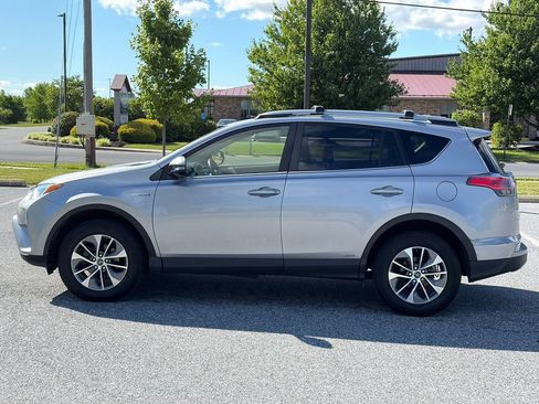 Used 2018 Toyota RAV4 XLE AWD/4WD image 5