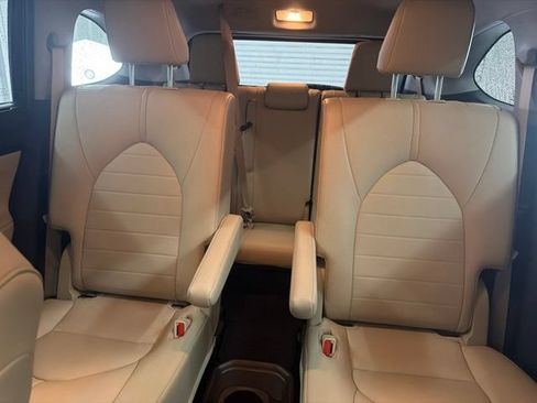 Used 2021 Toyota Highlander XLE FWD image 13